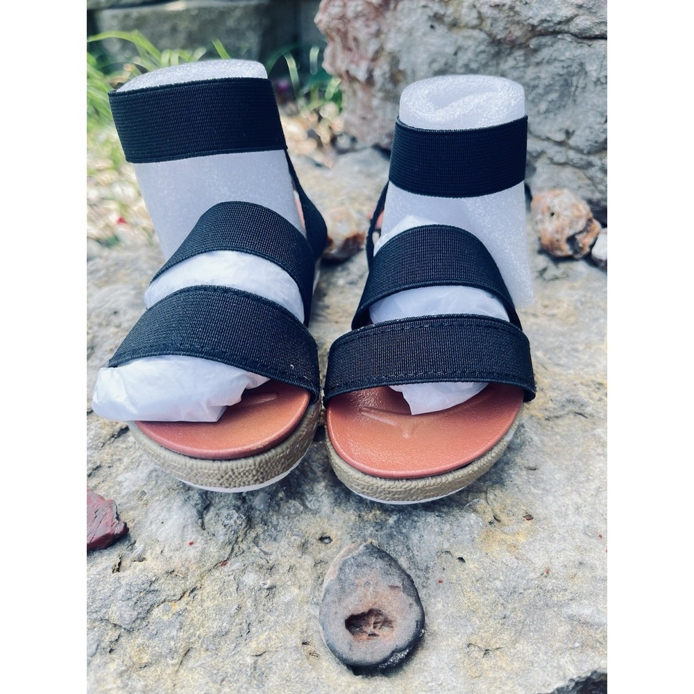 Hot Cakes Girls Stretchy Sandals ORDER A SIZE LARGER  Toddler Size 8